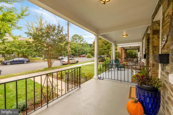 Washington, DC 20017,922 PERRY PL NE