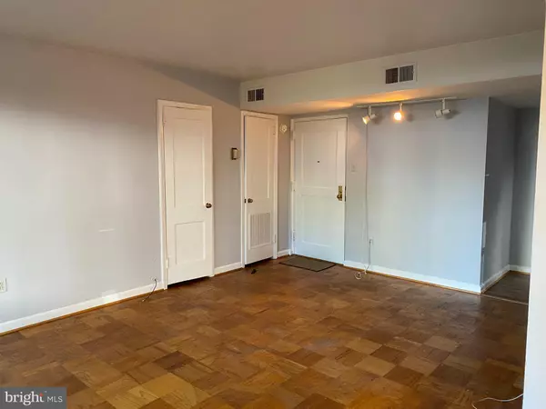 Arlington, VA 22209,1300 N MEADE ST #22