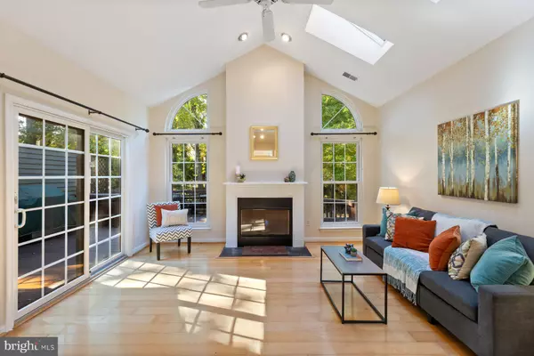 Annapolis, MD 21403,960 YACHTSMAN WAY