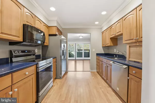 Fairfax, VA 22031,3152 EAKIN PARK CT