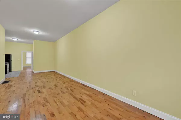 Baltimore, MD 21202,221 E LAFAYETTE AVE