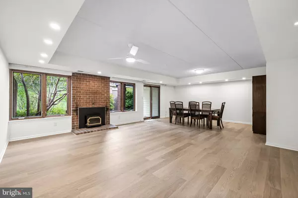 Lutherville Timonium, MD 21093,15 OAKRIDGE CT