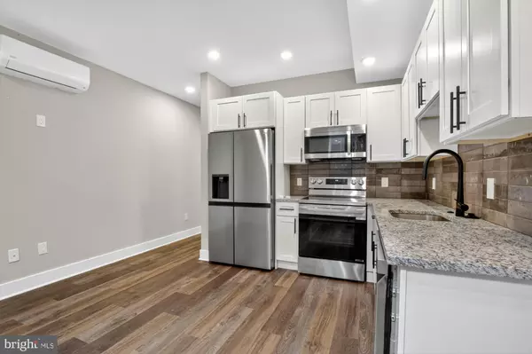 Philadelphia, PA 19122,1924 N FRONT ST #204