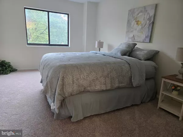 Silver Spring, MD 20906,15107 INTERLACHEN DR #2-321