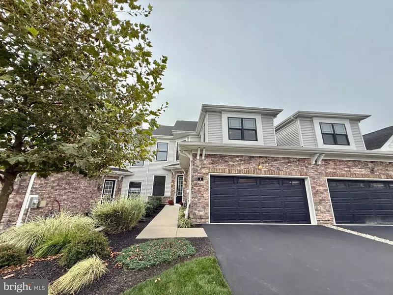 4 DOGLEG LN, Lawrenceville, NJ 08648