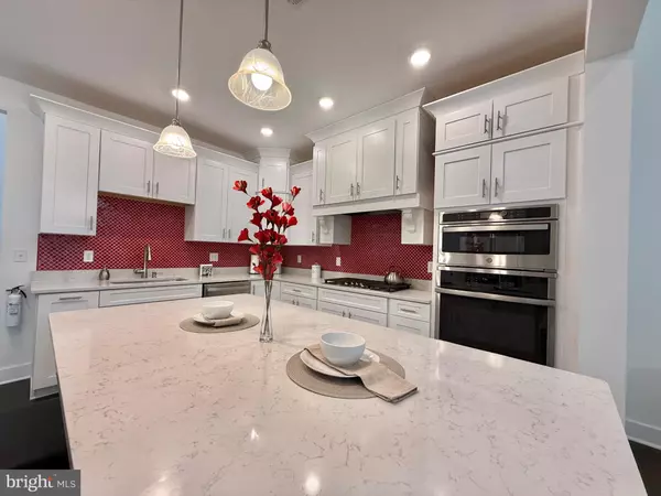 Lawrenceville, NJ 08648,4 DOGLEG LN