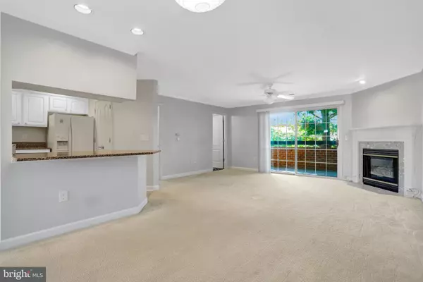 Arlington, VA 22213,6924 FAIRFAX DR #322