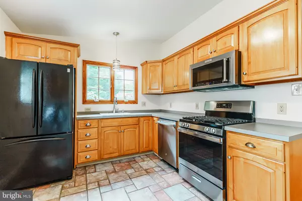 Ambler, PA 19002,548 PADDOCK RD