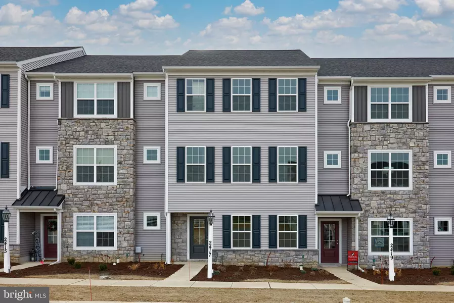 2417 SPRING WATER CIR, Lancaster, PA 17601