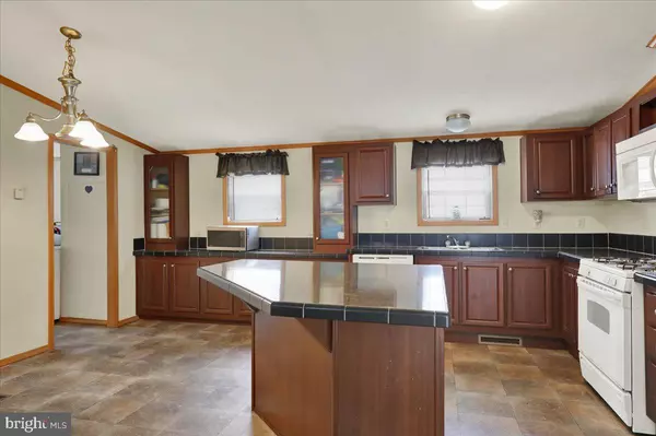 Lancaster, PA 17603,137 MADGE DR