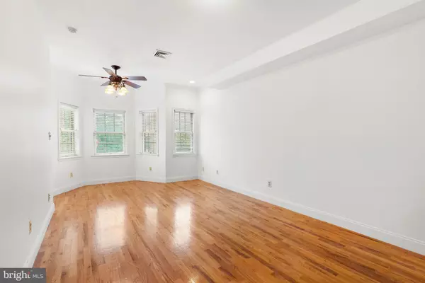 Philadelphia, PA 19147,814 SOUTH ST #2