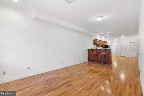 Philadelphia, PA 19147,814 SOUTH ST #2