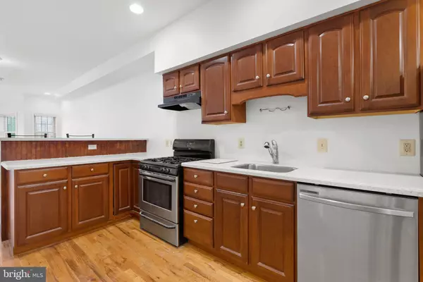 Philadelphia, PA 19147,814 SOUTH ST #2