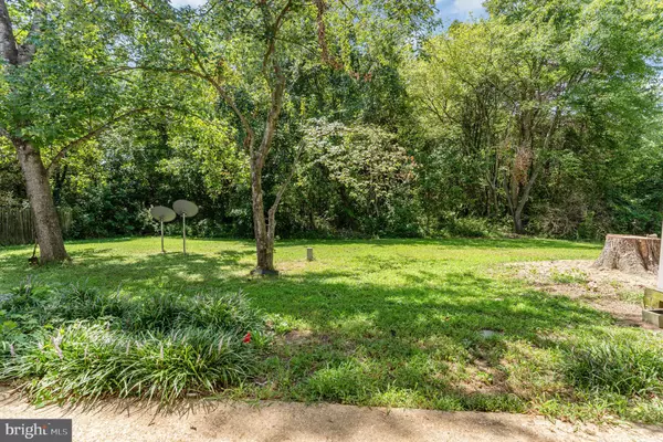 Spotsylvania, VA 22551,404 POOL DR