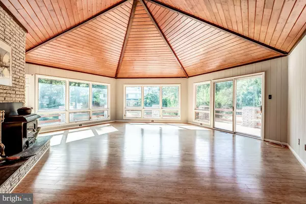 Oakton, VA 22124,10620 MARBURY RD