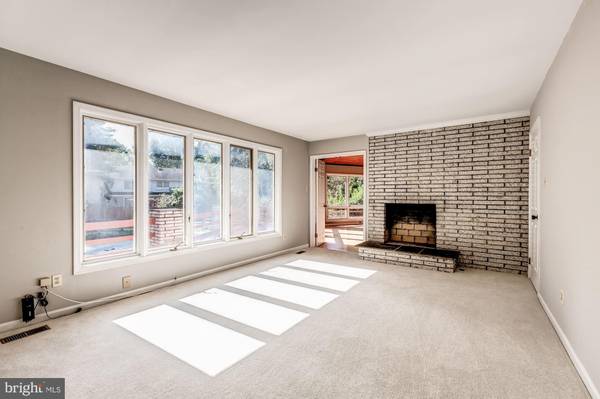 Oakton, VA 22124,10620 MARBURY RD