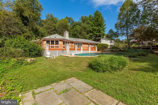 10620 MARBURY RD, Oakton, VA 22124