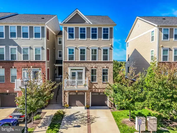 43387 TOWN GATE SQ, Chantilly, VA 20152