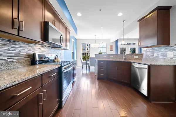 Chantilly, VA 20152,43387 TOWN GATE SQ