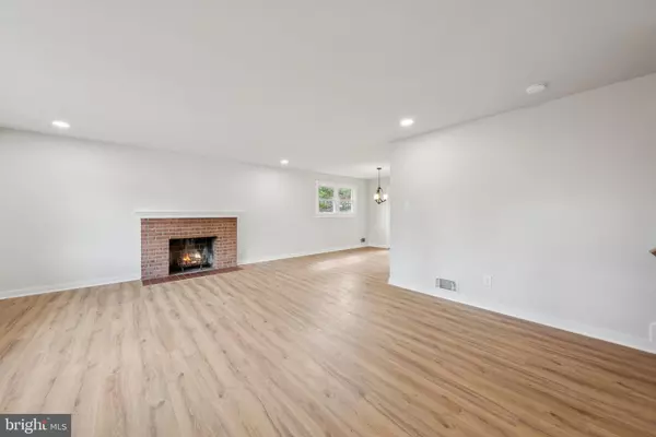 Annandale, VA 22003,7113 FALCON ST