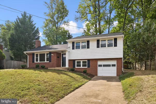 Annandale, VA 22003,7113 FALCON ST