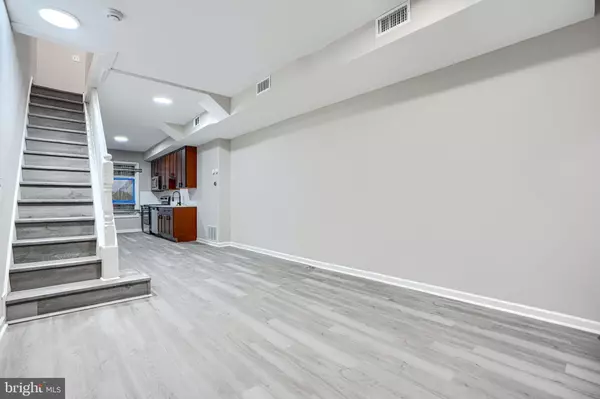 Baltimore, MD 21205,717 N STREEPER ST