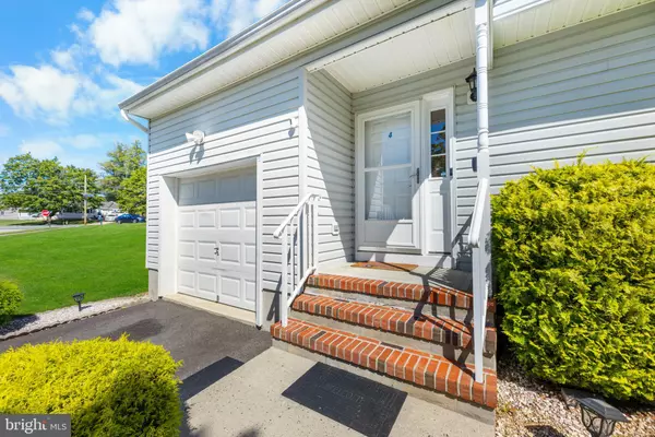 Ewing, NJ 08638,4 BLOSSOM DR