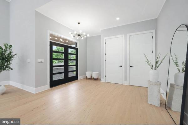 Mclean, VA 22101,1052 BALLS HILL RD