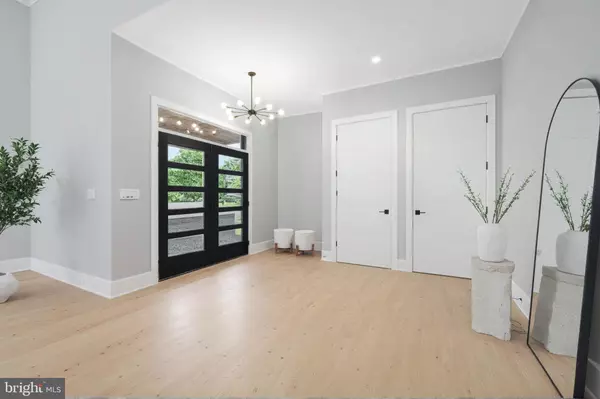 Mclean, VA 22101,1052 BALLS HILL RD