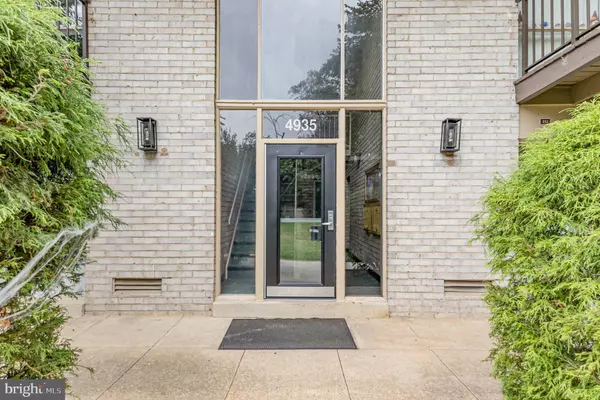 Annandale, VA 22003,4935 AMERICANA DR #210