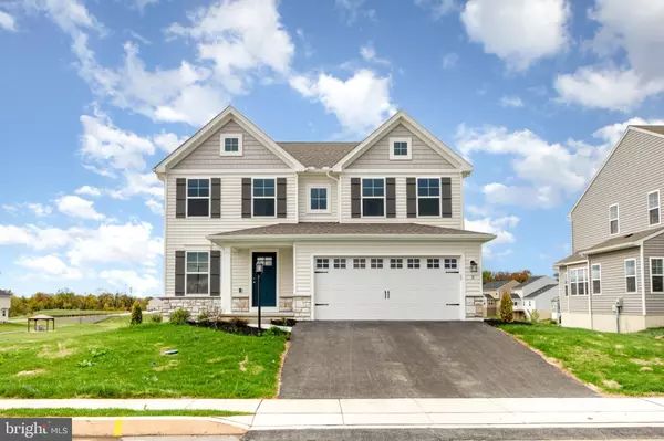 5 GARNER LN, Carlisle, PA 17015