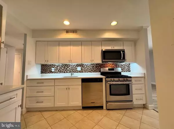 Falls Church, VA 22044,3100 S MANCHESTER ST #216