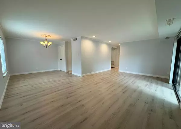 Falls Church, VA 22044,3100 S MANCHESTER ST #216