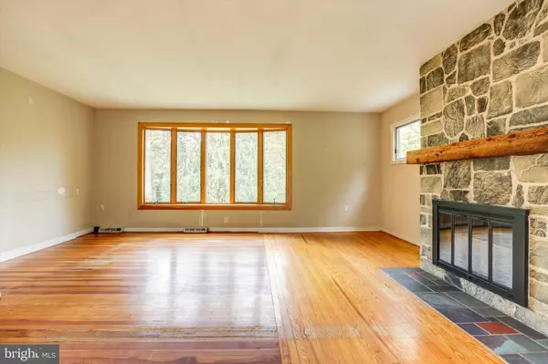 Ewing, NJ 08628,86 JACOBS CREEK RD
