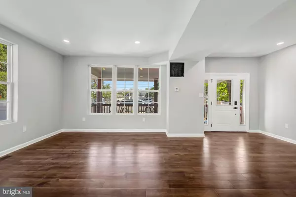 Washington, DC 20018,2814 RHODE ISLAND AVE NE