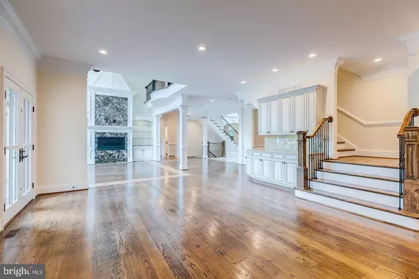 Mclean, VA 22101,7112 GEORGETOWN PIKE