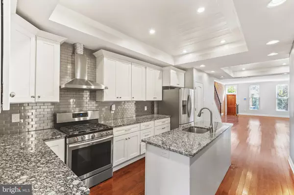 210 N COLLINGTON AVE, Baltimore, MD 21231