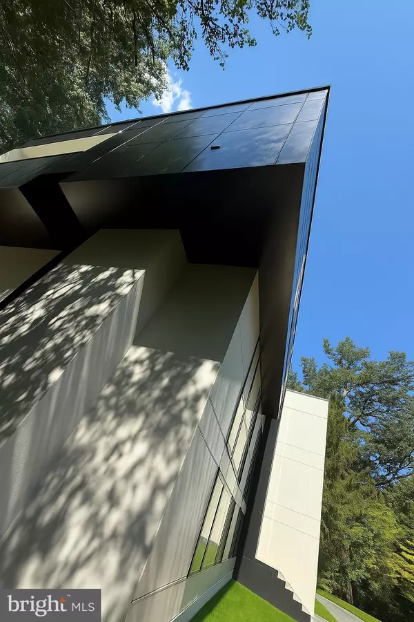 Bethesda, MD 20817,7502 NEVIS RD