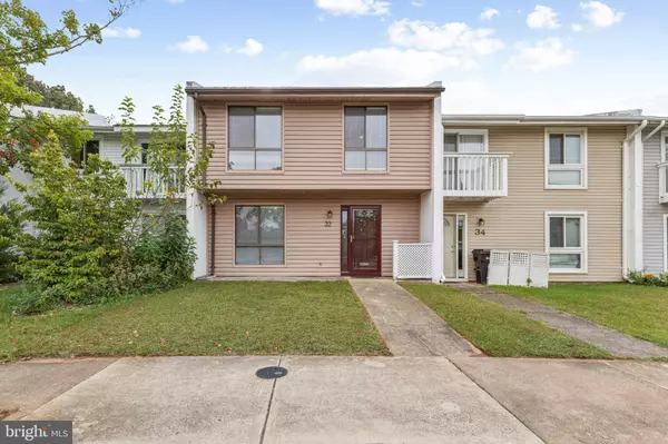 32 REGIS CIR, Sterling, VA 20164