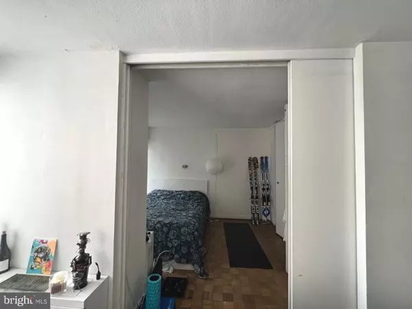 Philadelphia, PA 19103,224-30 W RITTENHOUSE SQ #2317