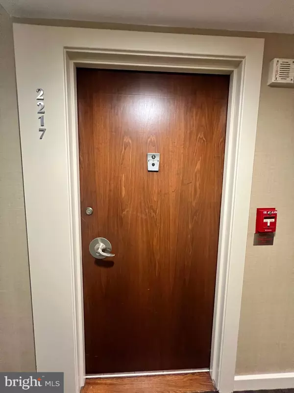 Philadelphia, PA 19103,224-30 W RITTENHOUSE SQ #2217