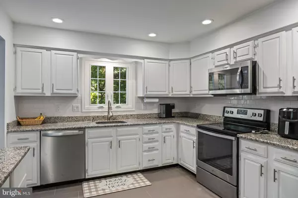 Medford, NJ 08055,23 HILLTOP LN