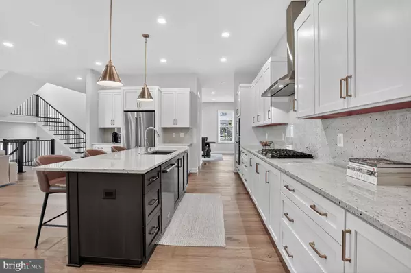 Bethesda, MD 20817,6917 SILVER LINDEN ST