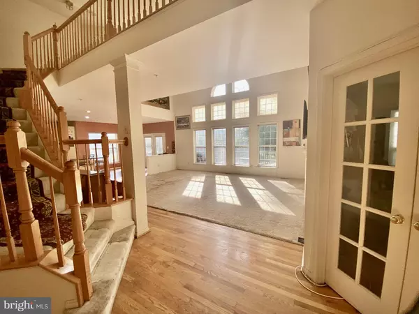 Lanham, MD 20706,5802 LAWTON CT