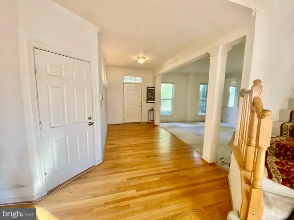 Lanham, MD 20706,5802 LAWTON CT