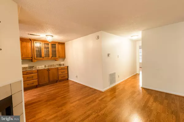 Fairfax, VA 22033,12103 GREEN LEDGE CT #202