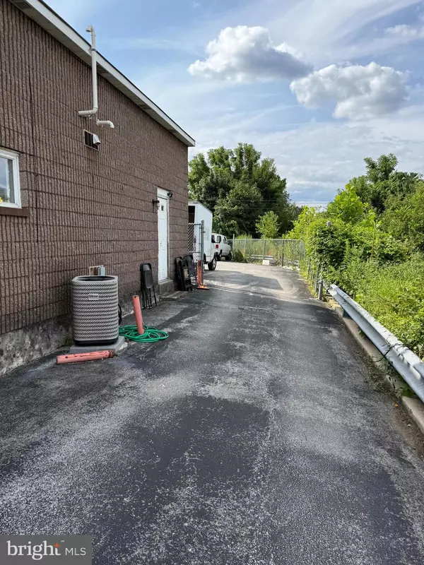 Folsom, PA 19033,2365 MACDADE BLVD