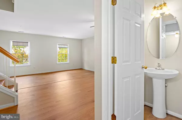 Odenton, MD 21113,106 PINECOVE AVE