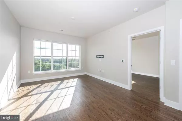 Gaithersburg, MD 20878,502 DIAMONDBACK DR #502
