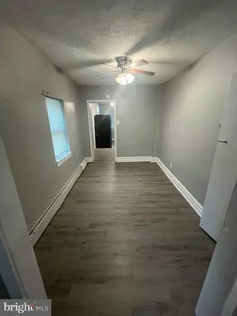 Glenolden, PA 19036,502 W OAK LN